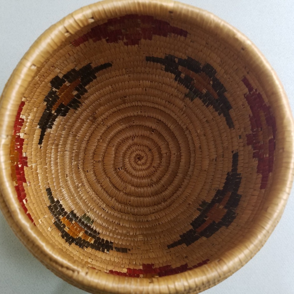 SOLD!! Vintage Handwoven Alaskan Inuit Basket - Picture 3 of 7